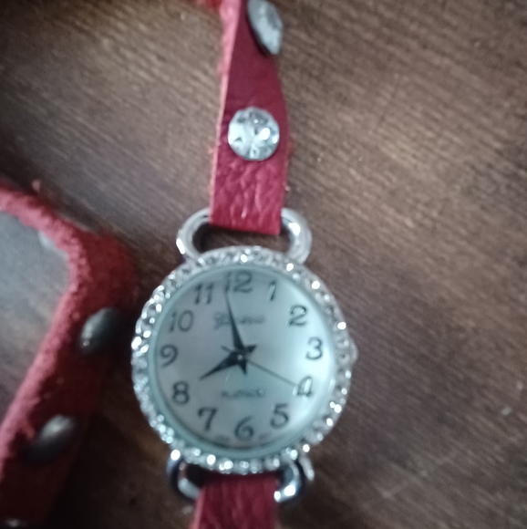 Leather wrap bracelet watch - Picture 2 of 2